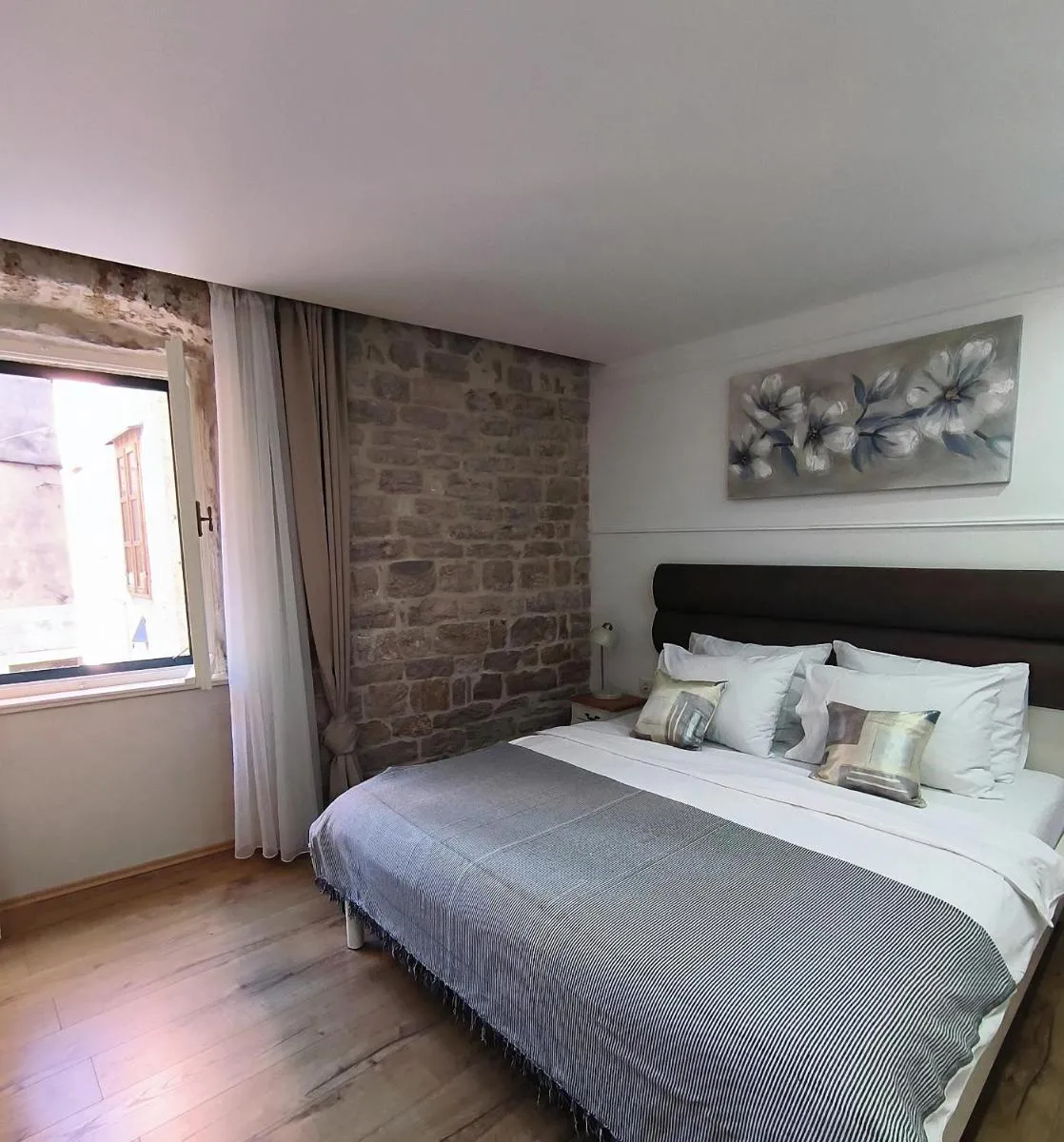 Image 3 of Rialto Luxury Apartment