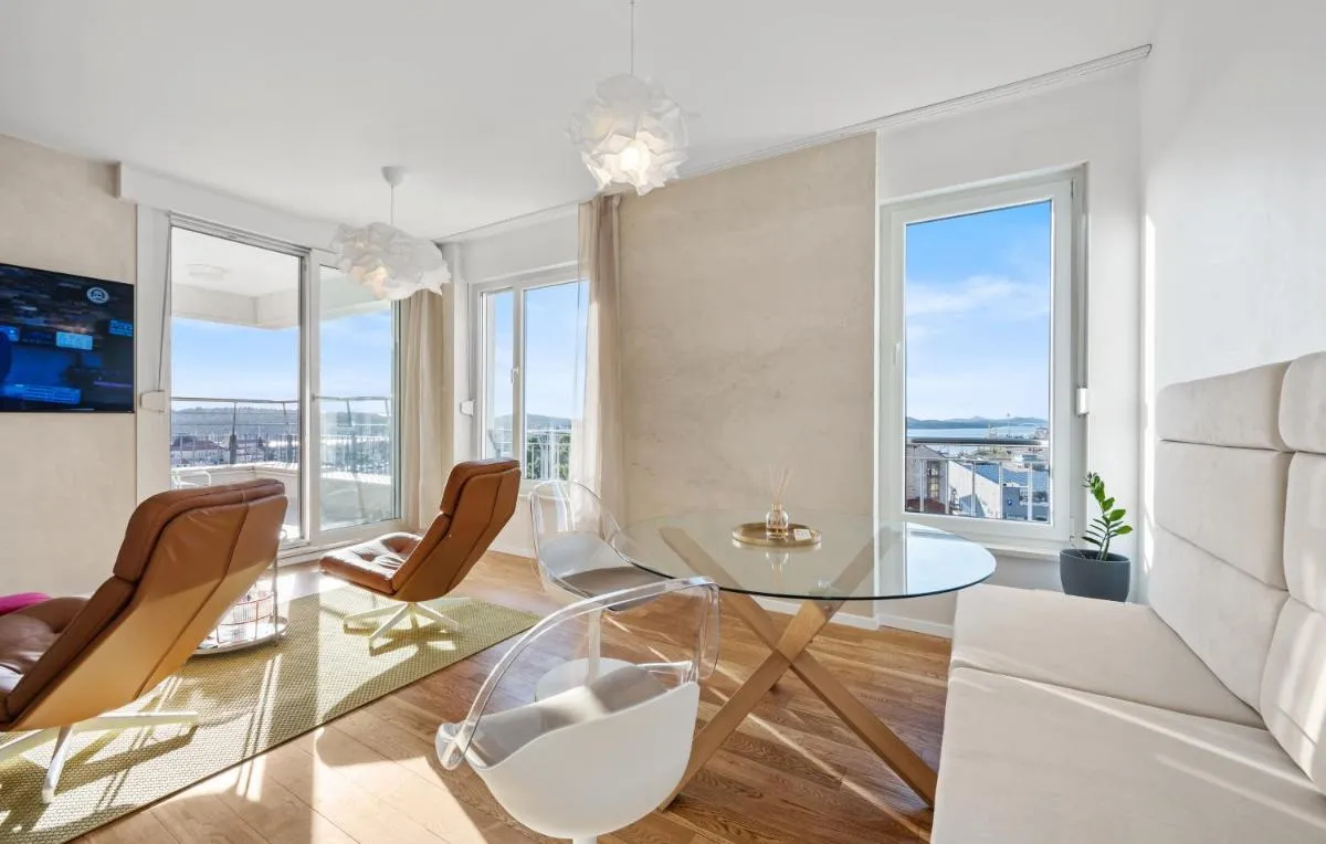 Image 4 of SUITE 65 Lux Sea view & garage parking