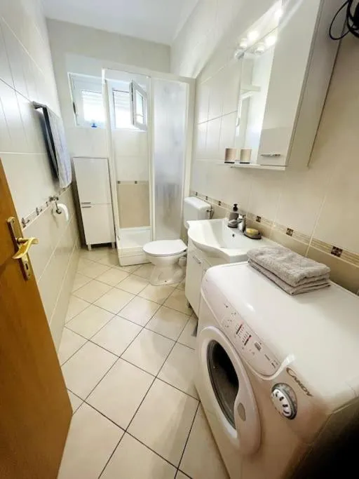 Image 4 of Seaview apartment at beach