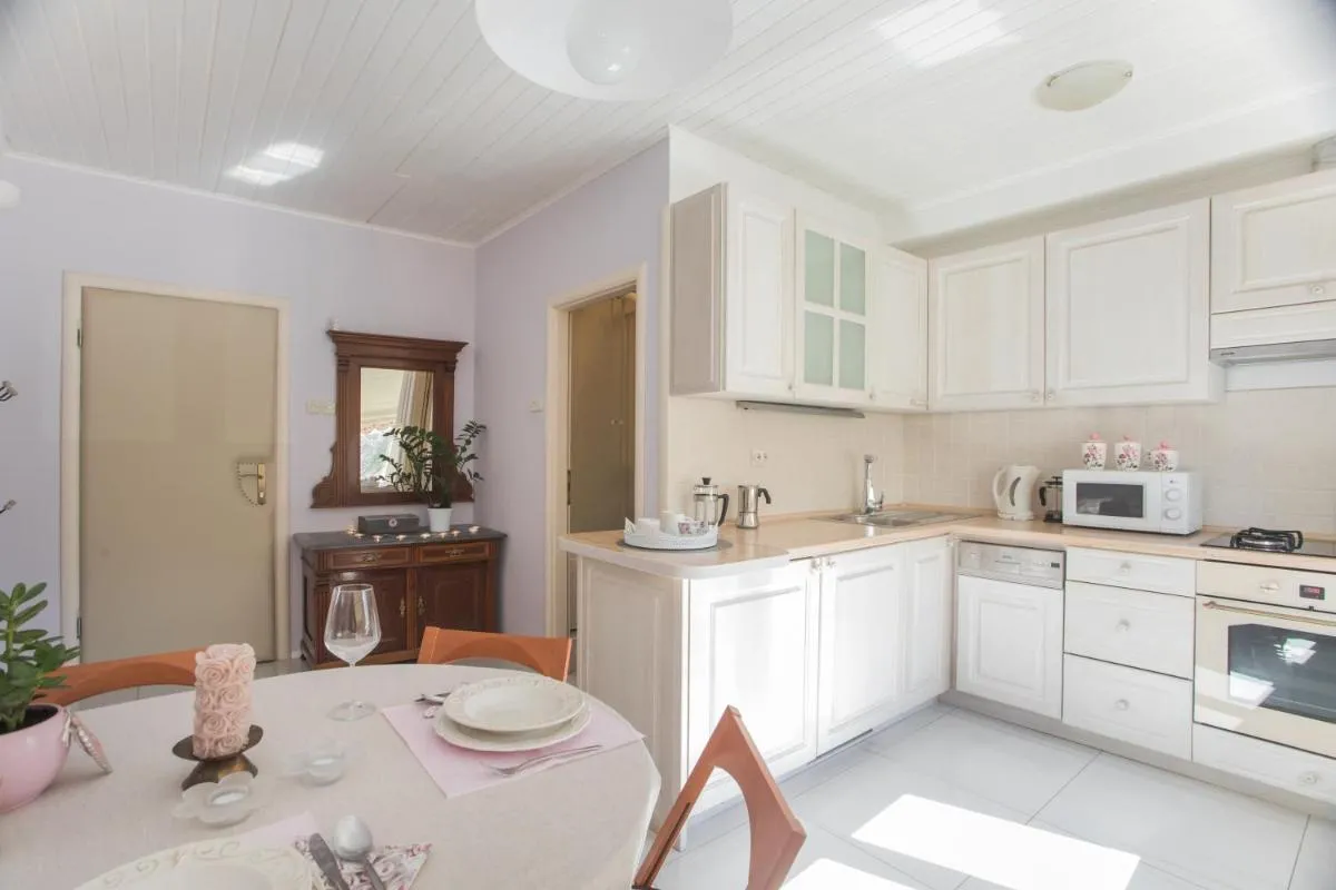 Image 2 of Shabby Chic Apartments