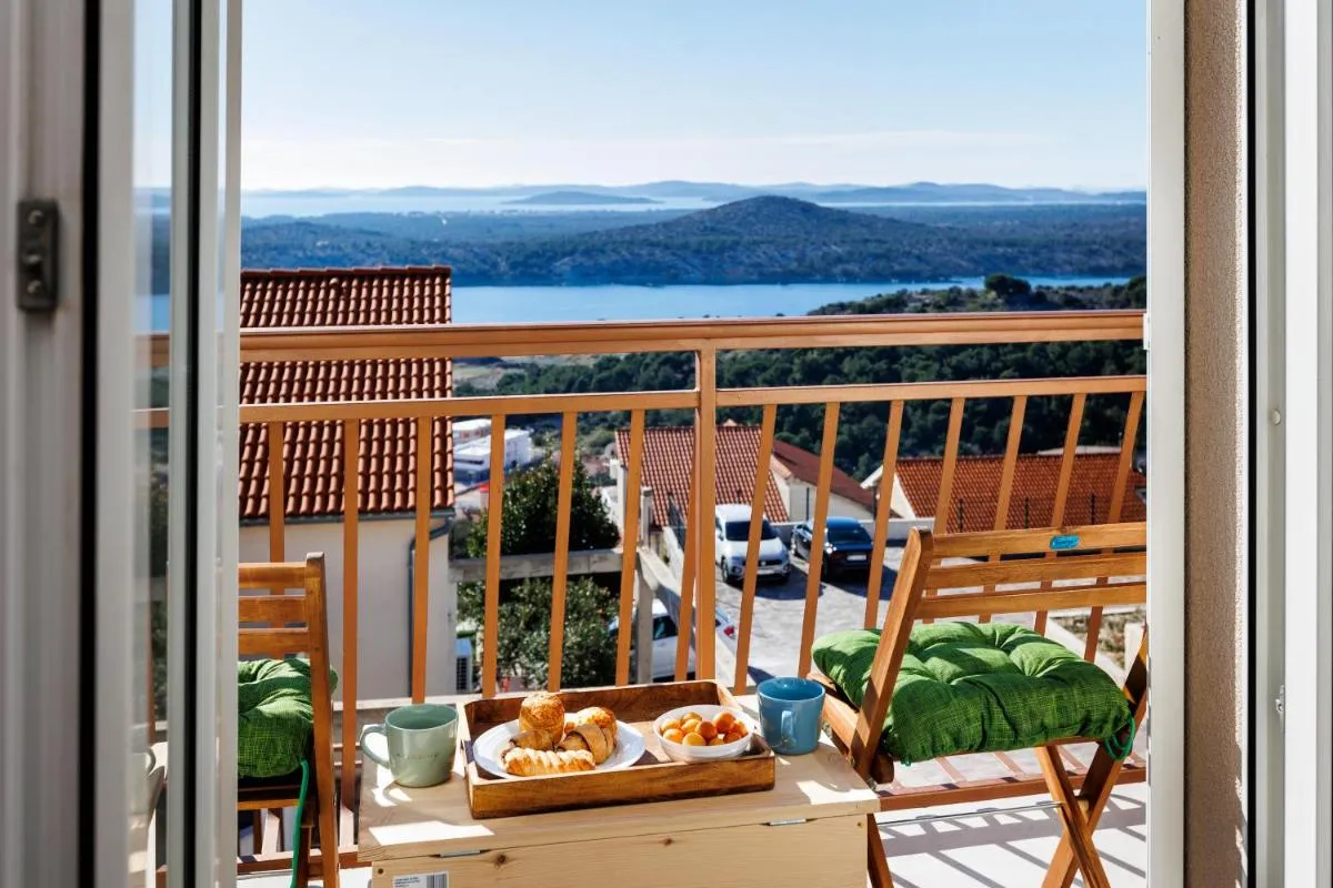 Image 5 of Summer Breeze apartment – Quiet place with a spectacular view and a garden