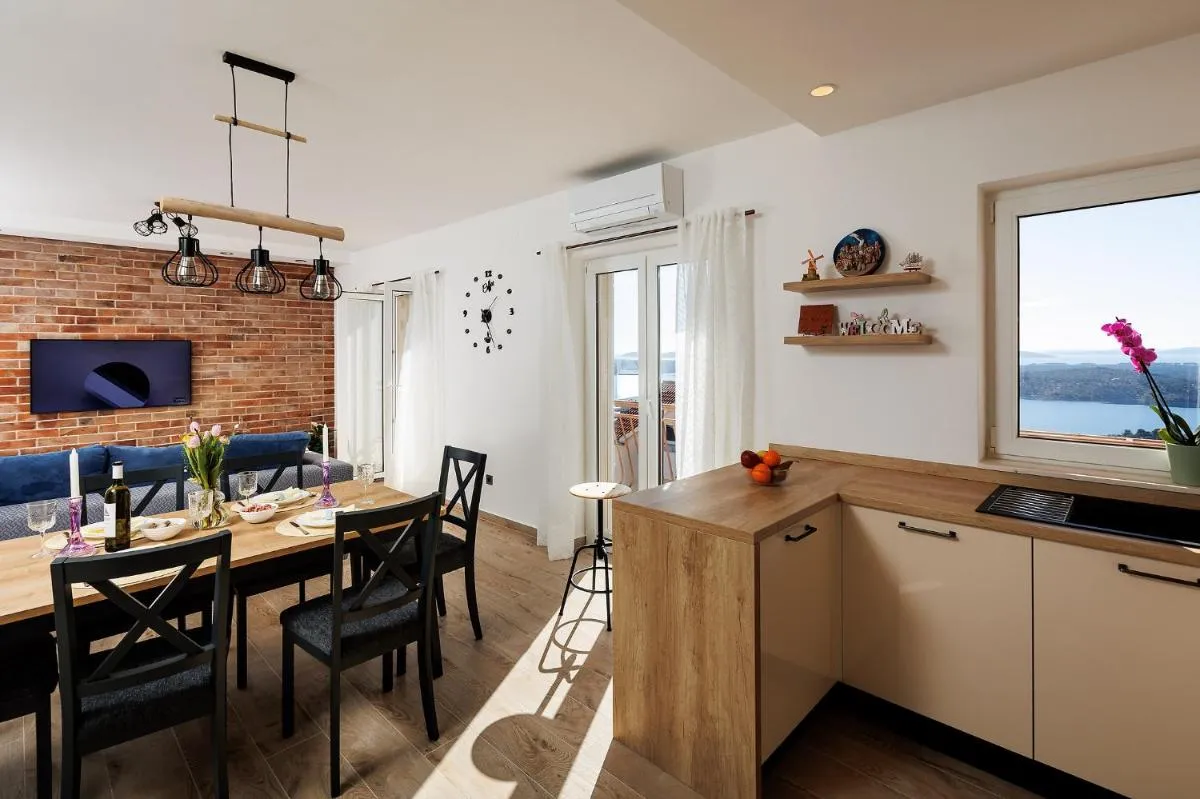 Image 3 of Summer Breeze apartment – Quiet place with a spectacular view and a garden