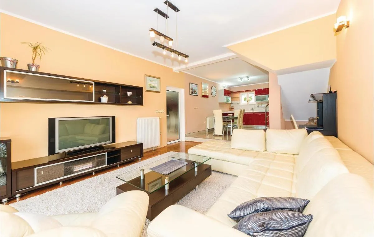 Image 1 of Three-Bedroom Holiday Home In Sibenik