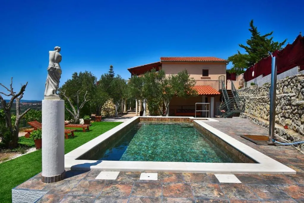 Image 2 of Villa Serenity