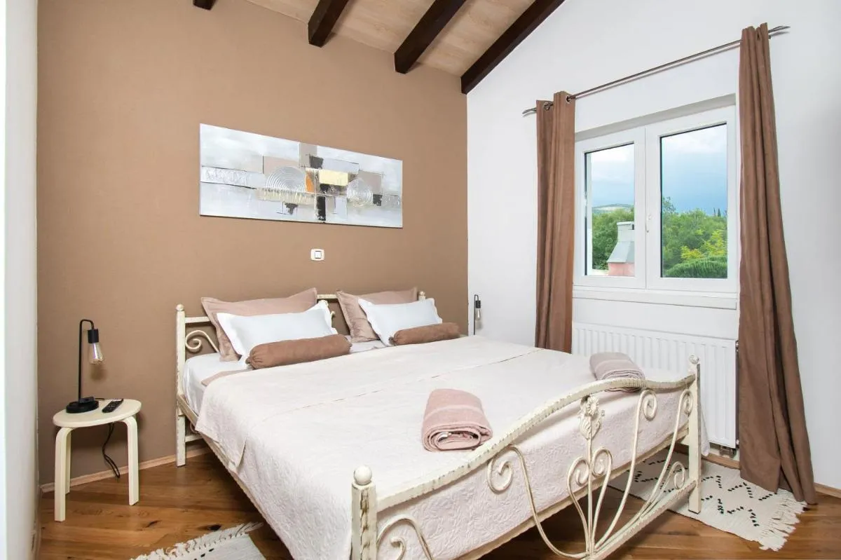 Image 1 of Villa Whitestone