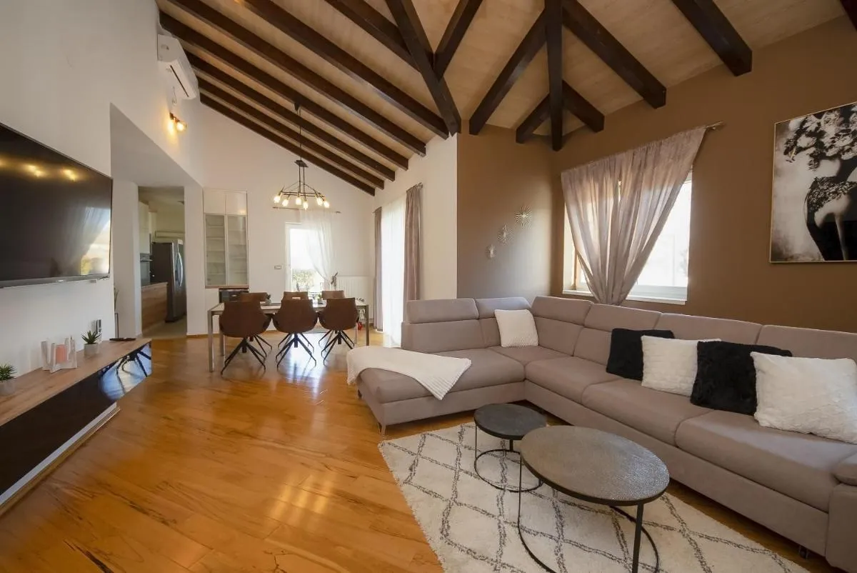 Image 5 of Whitestone Villa