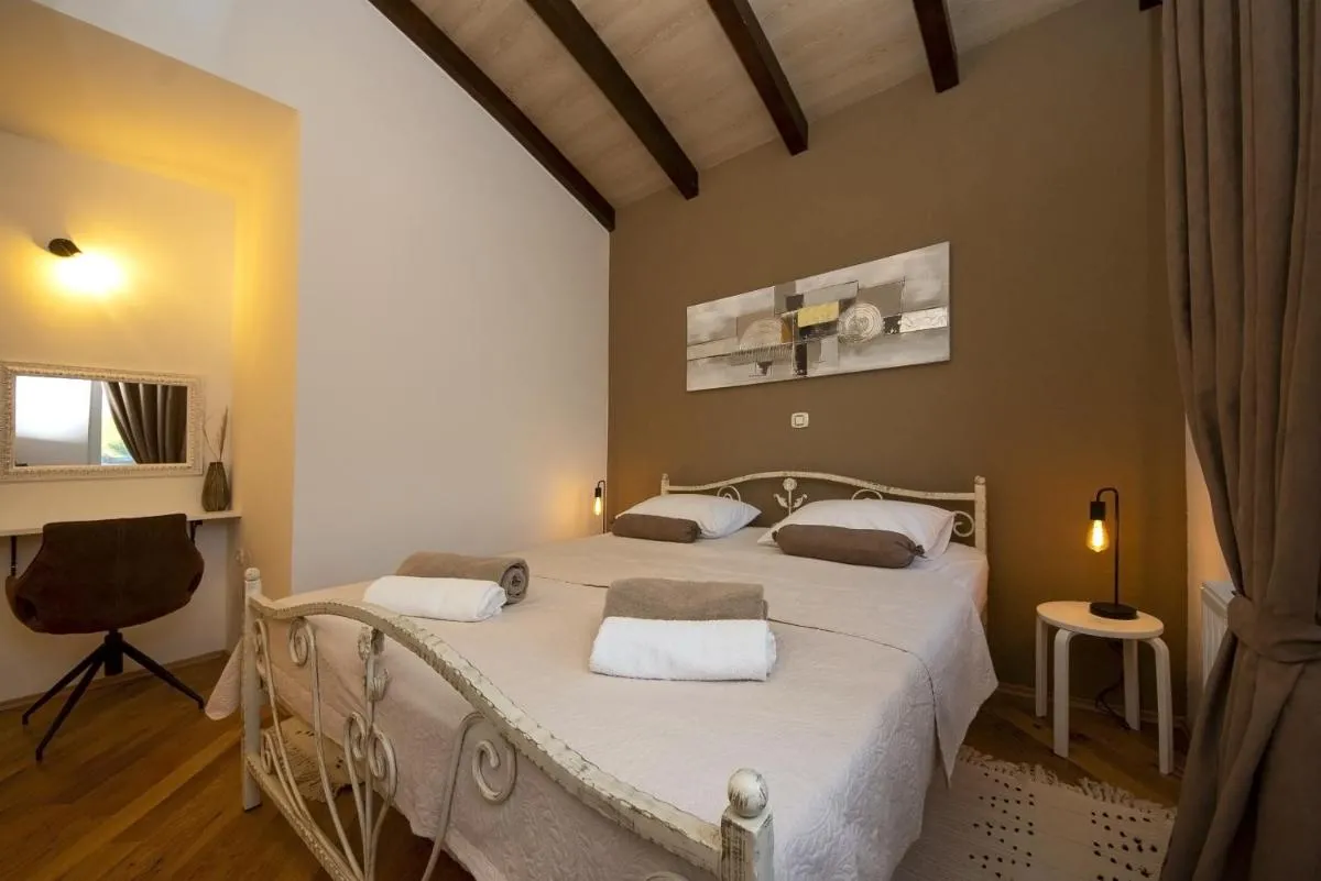 Image 1 of Whitestone Villa