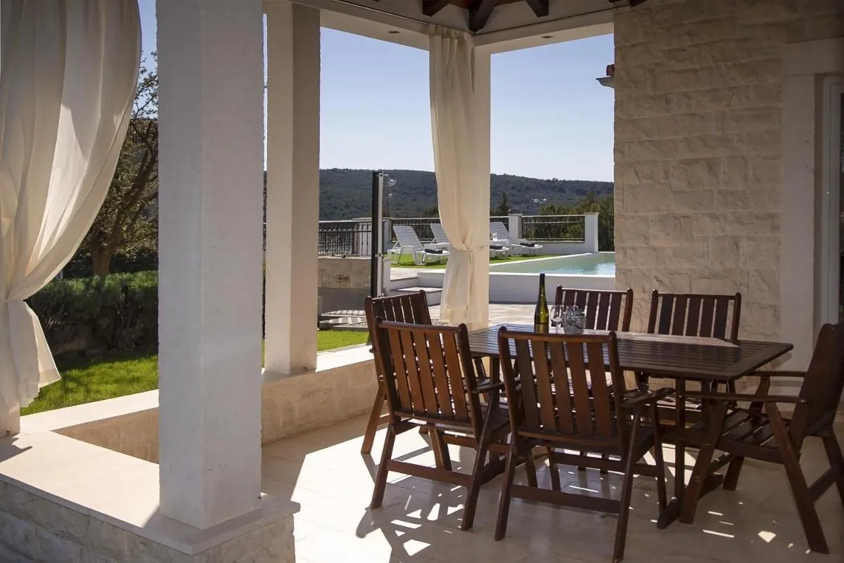 Image 4 of Whitestone Villa