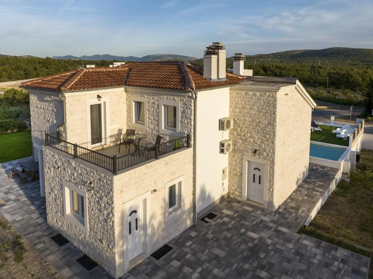 Image 6 of Whitestone Villa