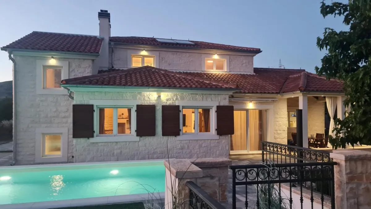Image 2 of Whitestone Villa